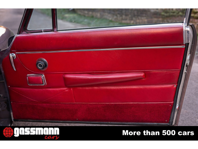 Aston Martin DB6 Vantage Sports Saloon 