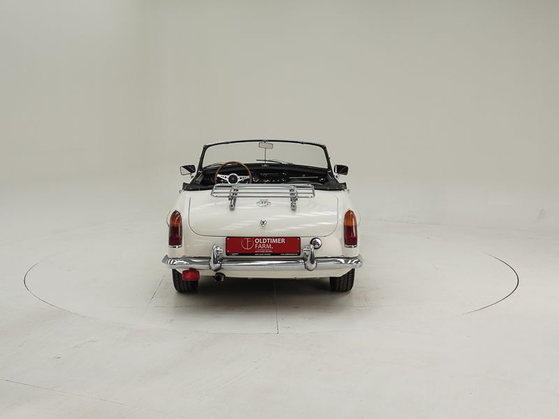 MG B \'64 
