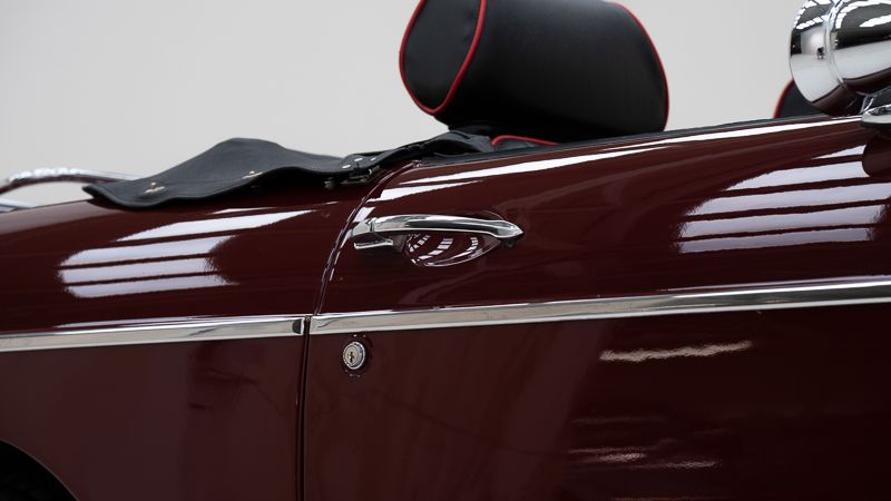 MG B \'75 