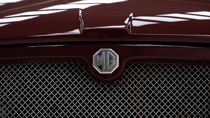 MG B \'75 
