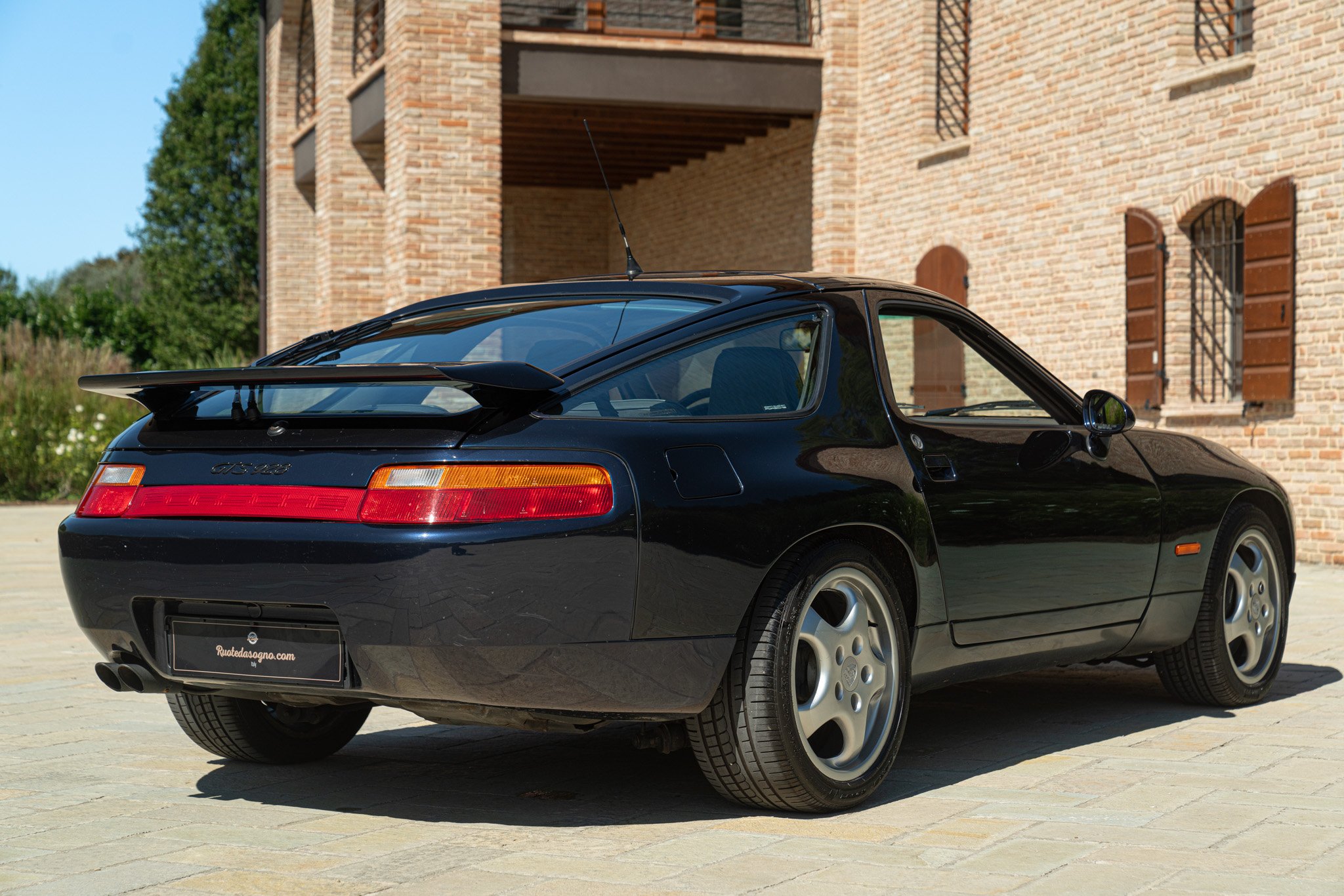 Porsche 928 GTS 