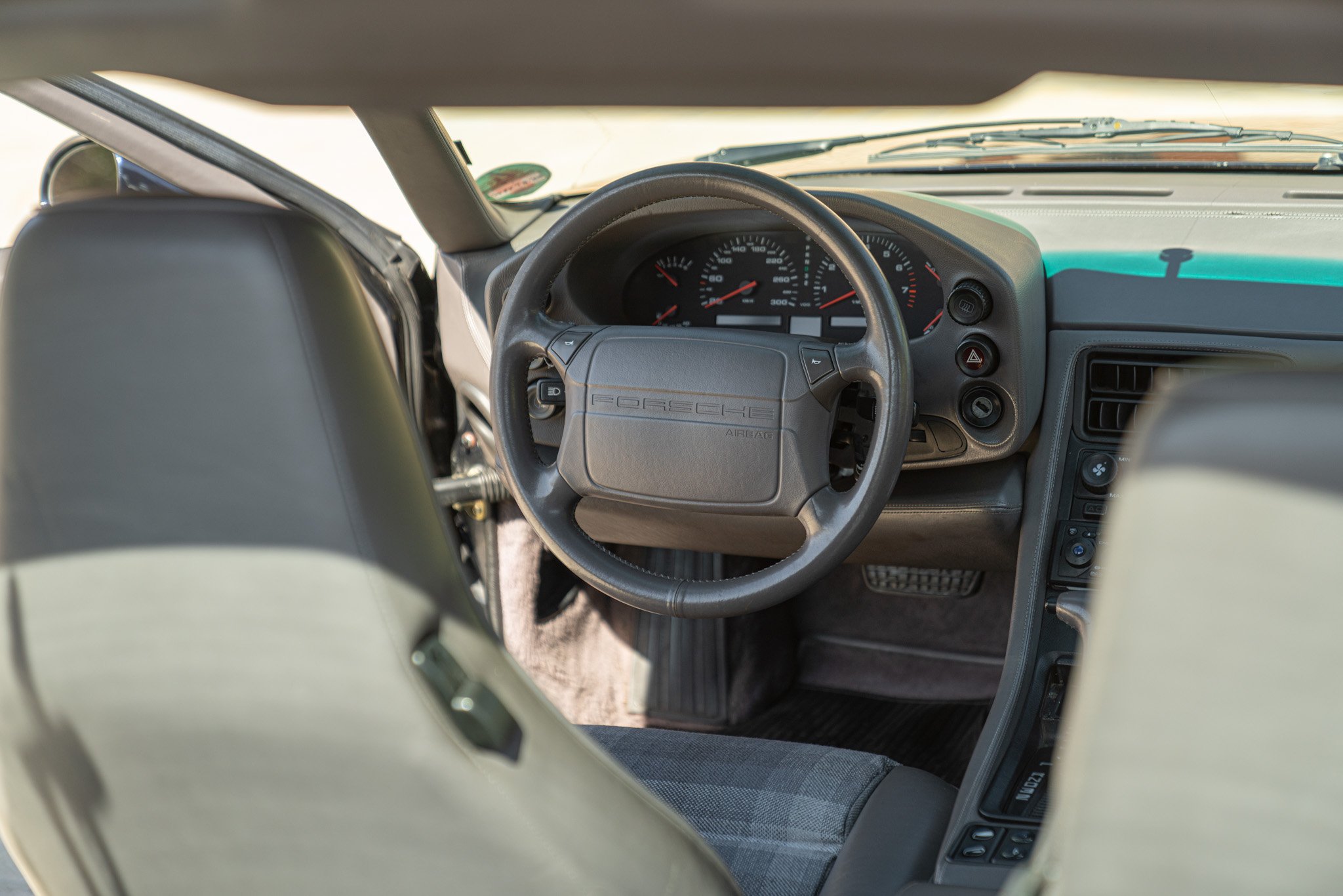 Porsche 928 GTS 