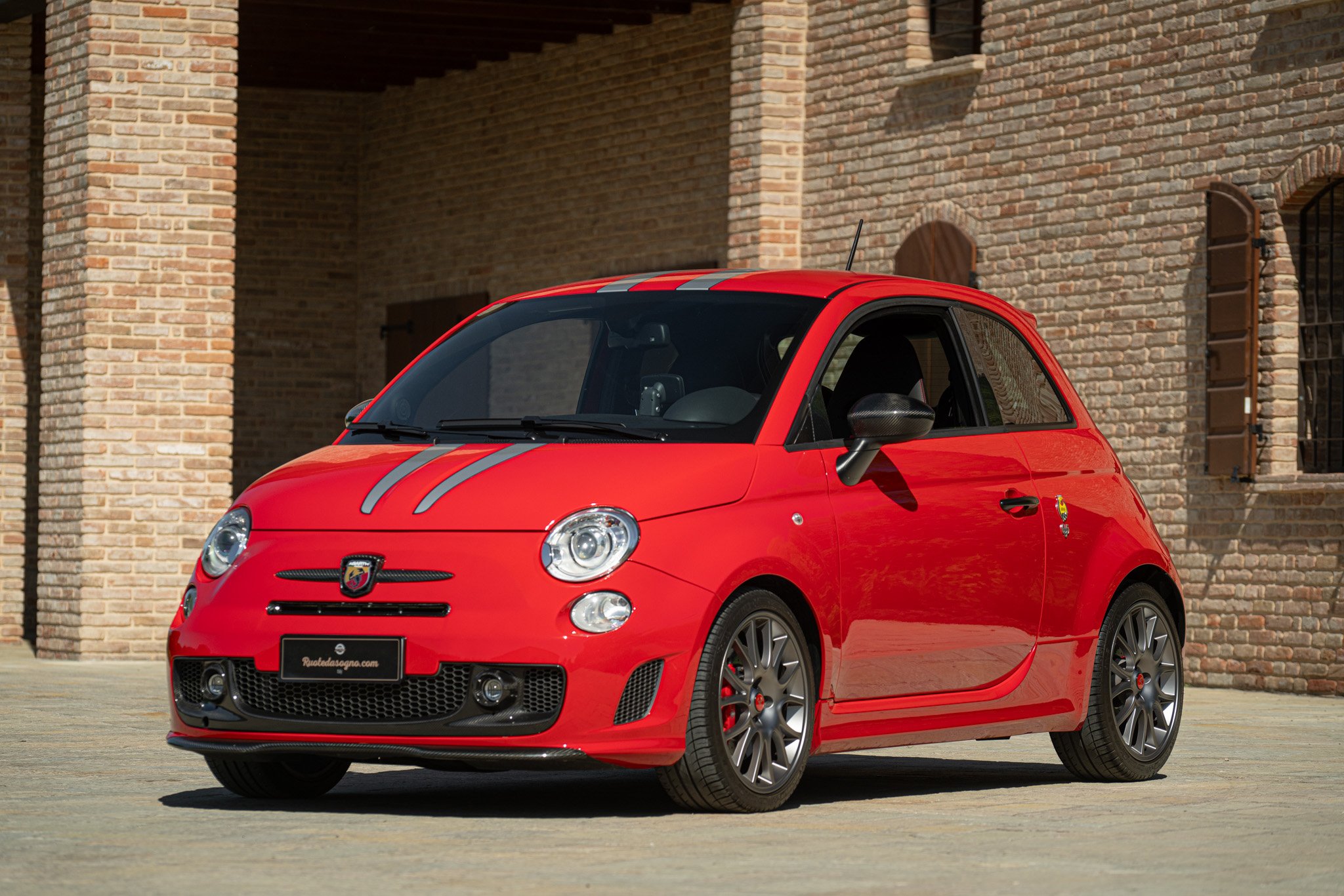 Abarth 695 TRIBUTO FERRARI 