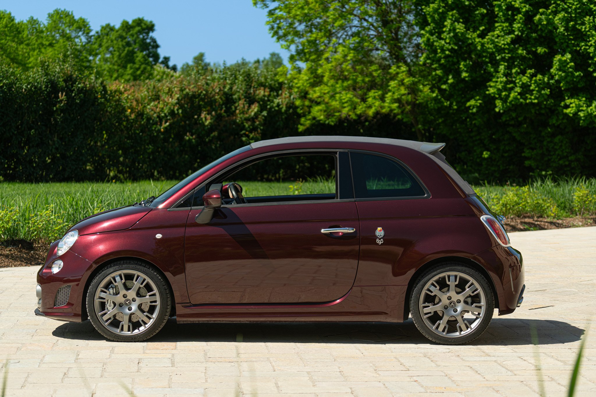 Abarth 695 EDIZIONE MASERATI 