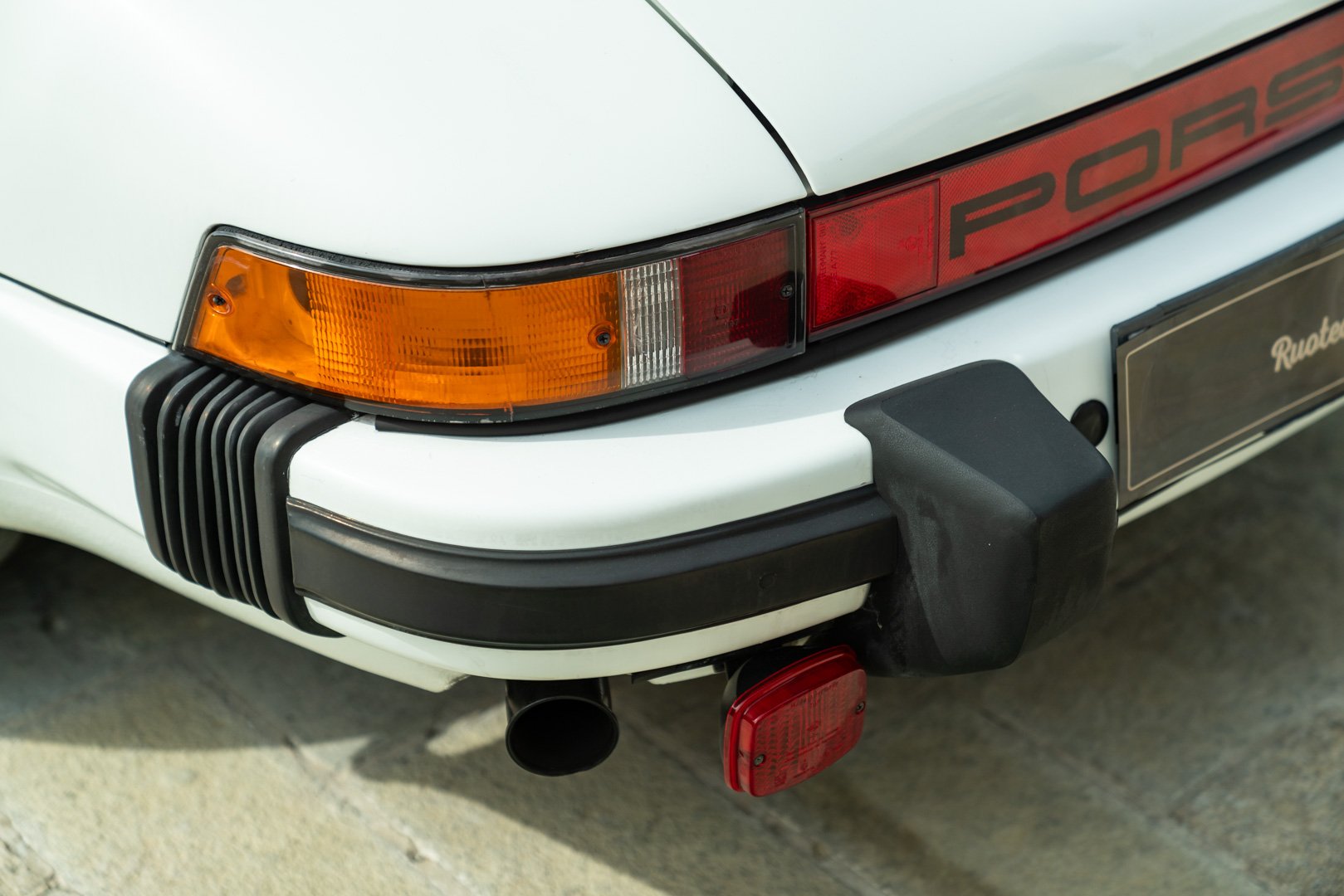 Porsche 911 CARRERA 3.2 CABRIOLET 