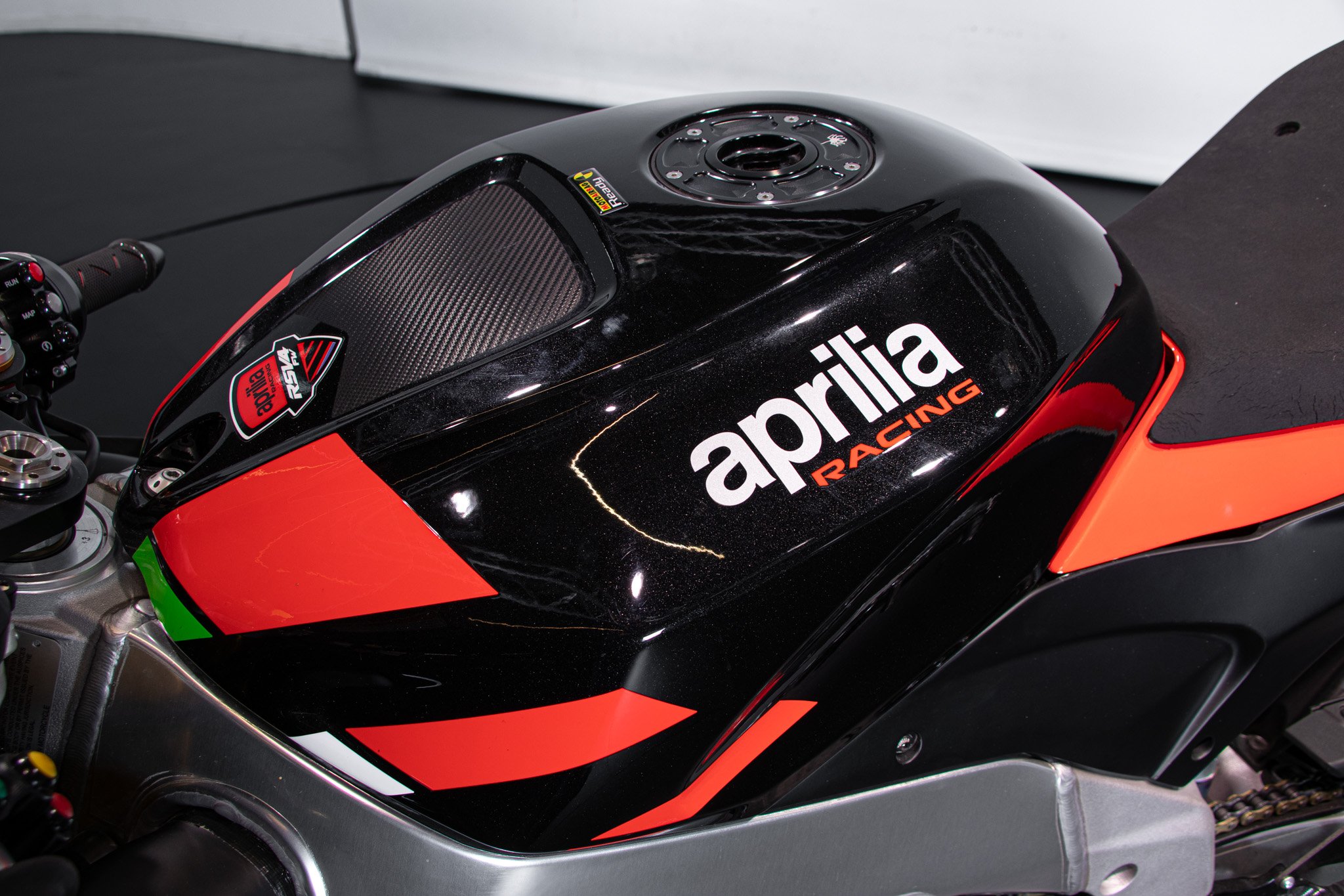 Aprilia RSV4 FACTORY WORKS 