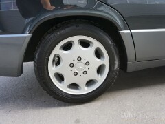 Mercedes Benz  190 E 2.3