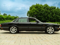 Jaguar XJR 