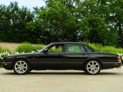 Jaguar XJR 