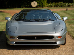 Jaguar XJ 220 