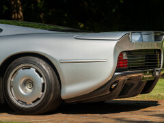 Jaguar XJ 220 