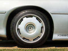 Jaguar XJ 220 